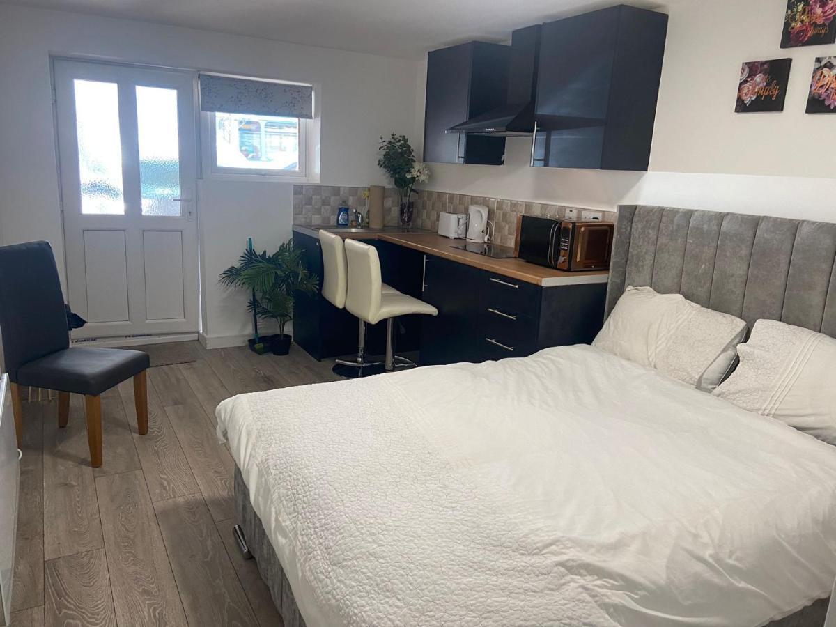 Brand New Studio Apartment With Beautiful Kitchen-Close To Liverpool City Centre Екстериор снимка