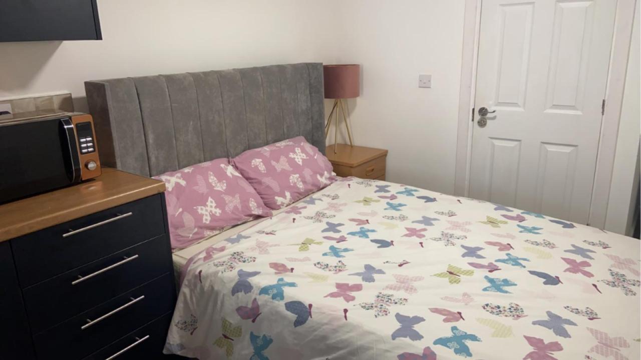Brand New Studio Apartment With Beautiful Kitchen-Close To Liverpool City Centre Екстериор снимка